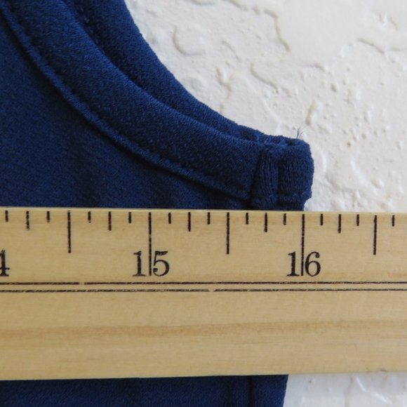 Banana Republic* Women's Sleeveless Boatneck Straight Hem Keyhole Blouse~ Small - Picture 4 of 7